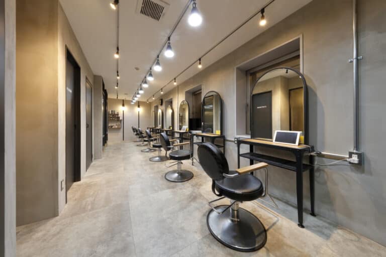 Overhair 垂水店の店内写真